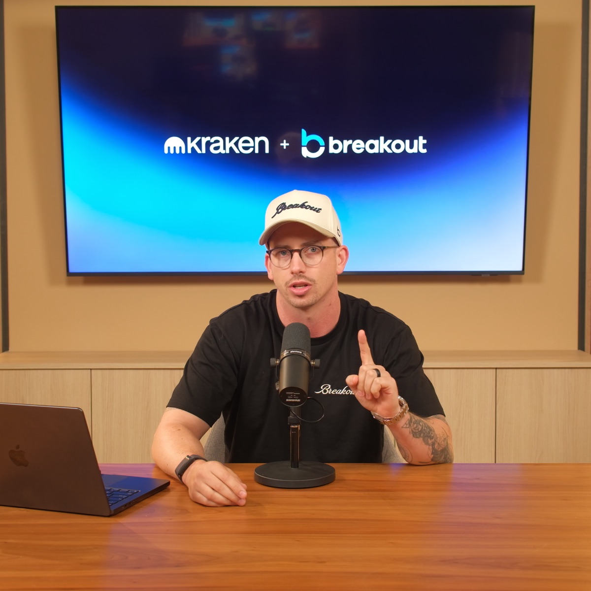 Trader Mayne in the studio, presenting the Intro to Trading course